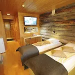 Kuukkeli Log Teerenpesae 4*