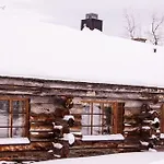 Kuukkeli Log Teerenpesae Gasthuis Saariselkä