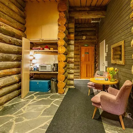 Kuukkeli Log Teerenpesae Guest house
