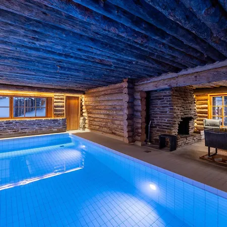 Kuukkeli Log Teerenpesae Guest house Saariselka