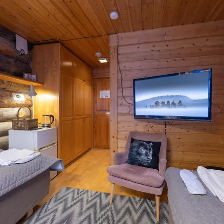 Kuukkeli Log Teerenpesae Gasthof 4*