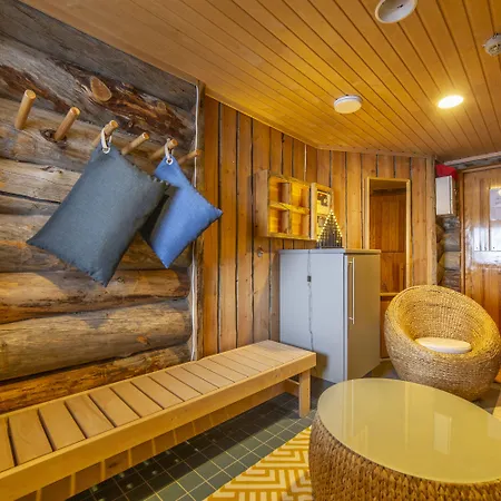 Kuukkeli Log Teerenpesae 4* Saariselkä