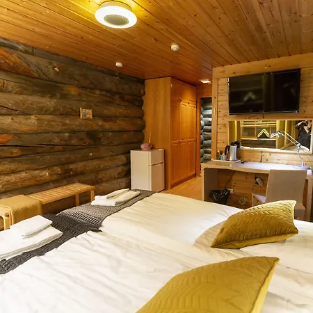 Kuukkeli Log Teerenpesae Gasthof 4*