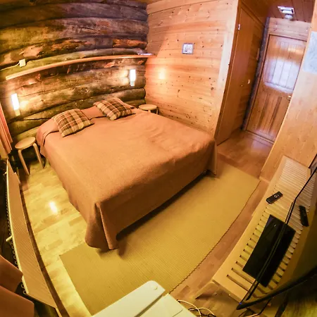 Kuukkeli Log Teerenpesae بيت ضيافة 4*