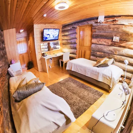 Kuukkeli Log Teerenpesae Gasthof