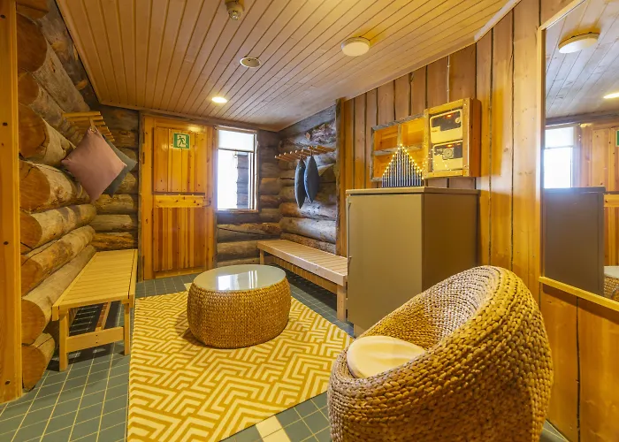 Kuukkeli Log Teerenpesae ゲストハウス 4*