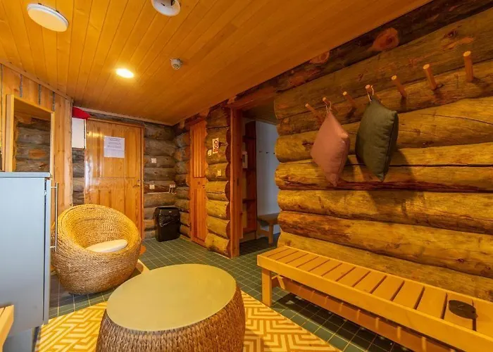 Kuukkeli Log Teerenpesae ゲストハウス 4*