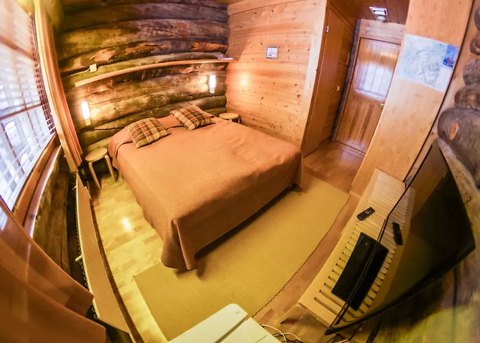 Kuukkeli Log Teerenpesae ゲストハウス 4*