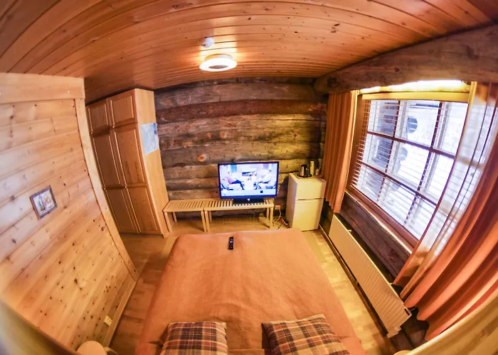 Kuukkeli Log Teerenpesae ゲストハウス 4*